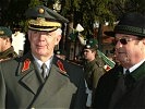 Ludwig Bieringer (re.) wird als Vizeleutnant in den Ruhestand versetzt.