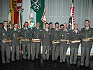 Der Brigadekommandant (in der Mitte) mit seinen "Soldaten des Jahres 2007".