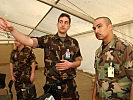 Italienische, ungarische und amerikanische IT-Spezialisten während des Trainings. Fotos: U.S. Air Force/Mitchell.