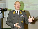 Generalmajor Commenda entwickelt den Strukturplan des Bundesheeres bis 2010.