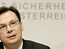Minister Norbert Darabos während der Pressekonferenz: "Entscheidende Phase für die Bundesheerreform".
