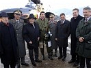 Günther Platter, Generalmajor Wolf und Pilot Kirchner mit den Alt-Verteidigungsministern.