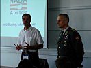 NADA-Geschäftsführer Schwab, l., und Oberst Eckelsberger vom Heeressportzentrum.