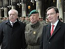 Michael Häupl und Norbert Darabos gratulierten Brigadier Schmidseder.