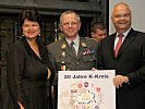 Renate Brauner und Harry Kopietz verleihen den "Helfer Wien Preis 2009" an Oberst Andreas Sacken.
