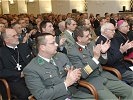 Persönlichkeiten aus Kirche und dem Militär aus dem In- und Ausland...