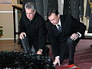 Am Vormittag legten Bundespräsident Fischer und Minister Darabos am Grab des unbekannten Soldaten einen Kranz nieder.