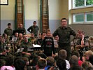 Die Militärmusik OÖ unter der Leitung von "Jungmaestro" Julian und Kapellmeister Harald Haselmayr.