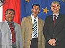V.l.: Landesrat Sebastian Mitterer, Dr. Alexander Siedschlag und Dr. Manfried Gantner, Rektor der Uni Innsbruck. (Foto: Uni Innsbruck)