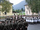 Die Militärmusik und ein Ehrenzug des Gebirgskampfzentrums waren in der Kaserne angetreten.