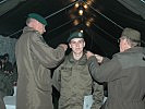 Am Abend wurden junge Offiziersanwärter befördert.