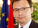 Verteidigungsminister Darabos: "Österreich auch 2011 mit mehr als 1.000 Soldaten im Ausland."