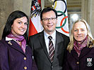 Reithmayer (l.) bei der Verabschiedung in Wien mit Minister Darabos und Veronika Halder.