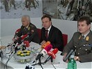 V.l.: Oberst Kaiser, Minister Platter und Brigadier Reißner bei der Pressekonferenz.