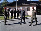 Heinz Fischer wird in der Krobatin-Kaserne empfangen.