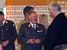 Generalleutnant Edmund Entacher (m.) mit Wüstenrot-Generaldirektor Helmut Geier (r.) und Generalmajor Dieter Heidecker (hinten).