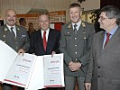 Partner: Oberst Gerhard Funk, Raiffeisen-Direktor Hans Seiwald, Generalmajor Heidecker, Reinhard Raberger (v.l.).