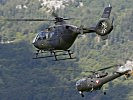 Ein deutscher EC 135-Hubschrauber nimmt ebenfalls an der Ausbildung teil.