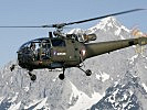 Die Helikopter unterstützen die KFOR-Truppe im Kosovo.