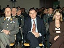 ORF-Chefreporter Günther Bauer (Bildmitte) produzierte das Österreich-Bild über die Auslandsmissionen des Heeres.