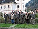 Die Seminarteilnehmer vor der evangelischen Kirche in Nasswald.