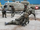 "Black Hawk Down": Rasch werden die verletzten Kameraden geborgen.