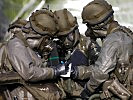 Das europäische Forschungsprogramm soll den Schutz von Soldaten durch neue Technologien und Materialien verbessern. Im Bild: Soldaten des Bundesheers mit ABC-Schutzanzügen...