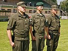 Brigadekommandant Brigadier Starlinger, m., mit Oberstleutnant Peter Hofer, l., und Oberst Manfred Hofer , r.