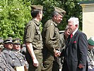 Landtagspräsident Holztrattner (r.) begrüßt Brigadier Stadlhofer und Oberstleutnant Hausmann.