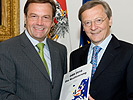 Schon am Vormittag hatte der Minister das Reformwerk Bundeskanzler Wolfgang Schüssel präsentiert.
