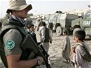 Dem Schutz von Truppen kommt vor allem während Auslandseinsätzen hohe Bedeutung zu. Im Bild: Ein ISAF-Soldat des Bundesheeres in Afghanistan (2005).
