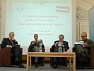 Die Diskussionsrunde vereinigte die Sicht der Diplomatie (Botschafter Kuglitsch), der Wirtschaft (Vizepräsident Schenz) und des Militärs (Generalmajor Bair). Am Mikrofon: Brigadier Feichtinger.