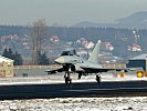Am Donnerstag erhielt Österreich den vierten, am Freitag den fünften Eurofighter. Im Bild: Der Jet mit der Bezeichnung "7 LWH" landet in Zeltweg.