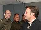 Verteidigungsminister Platter verabschiedet die Soldaten.