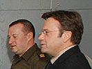 Bundesminister Platter und Generalmajor Höfler bedanken sich für den freiwilligen Einsatz.