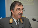 Brigadier Reinhard Mang, Leiter des Instituts für Militärisches Geowesen, organisierte das Treffen.