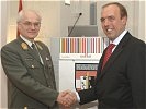 Partner: IT-Chef Brigadier Hermann Loidolt und Microsoft-Geschäftsführer Herbert Schweiger beim Festakt in Wien.
