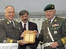 Heeresmusikchef Oberst Franz Bauer (l.) war einer der ersten Gratulanten.