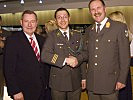 Raiffeisen-Generaldirektor Dr. Ludwig Scharinger, Kapellmeister Harald Haslmayr und Generalmajor Kurt Raffetseder.