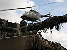 Hubschrauber und Flugzeuge des Heeres unterstützen das Training.