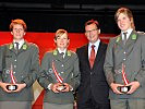 Elisabeth Osl (Mitte) wurde als Militärsportlerin des Jahres ausgezeichnet.