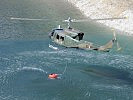Die Hubschrauber transportierten 80.000 Liter Löschwasser.