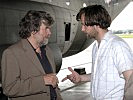 Florian Stetter, l., im Gespräch mit Reinhold Messner, r.