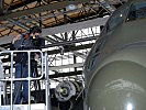 Eine C-130 "Hercules" Transportmaschine wird gefilmt.