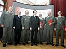 Minister Norbert Darabos (Mitte) und die neue Führungsspitze.