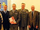 V.l.: Lothar Höbelt, Christian Ortner, Hauptmann Peter Barthou, Generalleutnant Christian Segur-Cabanac, General i.R. Erich Eder und General Raimund Schittenhelm.