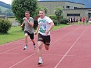 Die Brüder Kersten und Uwe Ruck kämpfen um die bessere Zeit beim 60 Meter-Sprint.
