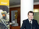 Viel zu bieten: Heeres-Marketing-Chef Hermann Kronberger präsentierte den neuen Firmenpool ...