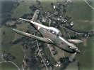 Eine Pilatus PC-7 'Turbo Trainer' kam dem beschädigten Flieger zur Hilfe.