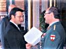 Bundesminister Platter mit Militärdekan Kiener